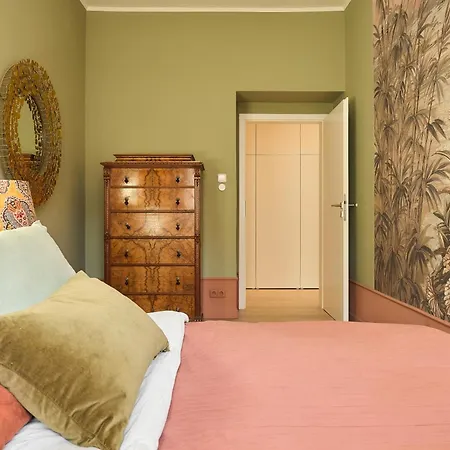 Flamingo Flat - براغ